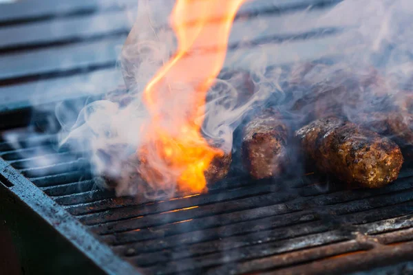 Zubereitung Von Fleischbrötchen Die Als Mici Oder Mititei Auf Dem — Stockfoto