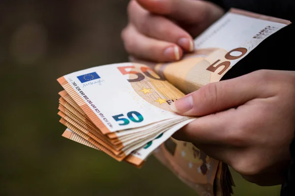 Selektiver Fokus Auf Die Details Der Euro Banknoten Zählen Oder — Stockfoto