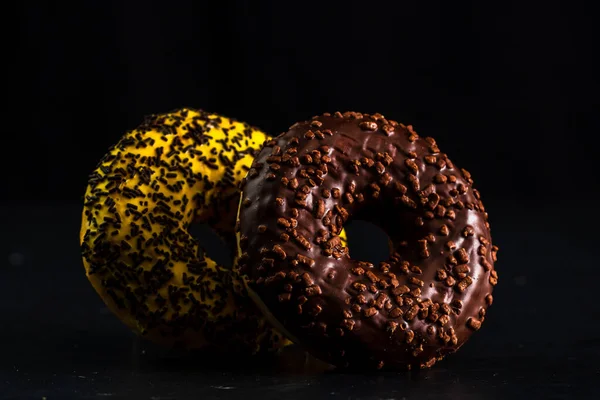Donuts Glacés Avec Des Aspersions Isolées Gros Plan Beignets Colorés — Photo