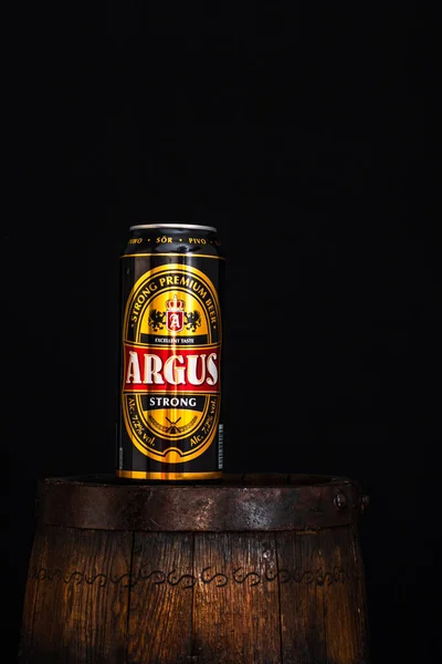 Lata Cerveja Argus Barril Cerveja Com Fundo Escuro Foto Editorial — Fotografia de Stock