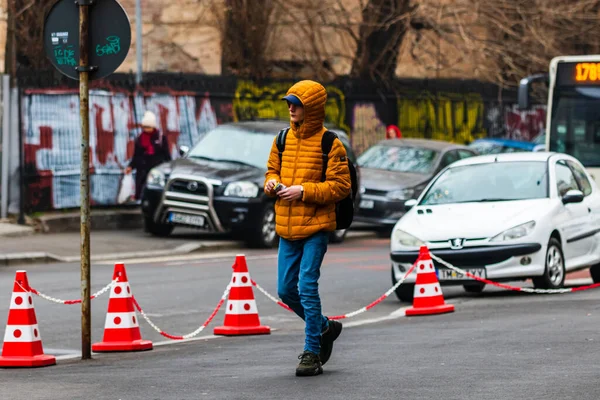 People Moving Pedestrians Walking Downtown District Bucharest Romania 2021 — Stock Photo, Image