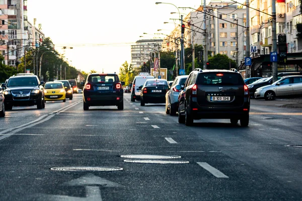 Tráfego Automóveis Hora Ponta Engarrafamento Carros Estrada Pôr Sol Bucareste — Fotografia de Stock