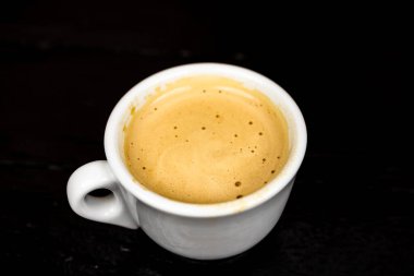 Bir fincan kahve detayı. Espresso kahvesi. Yakın çekim.