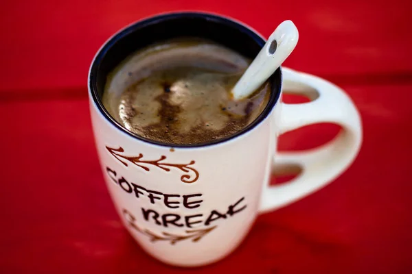 Tasse Frisch Gemachter Kaffee Auf Holzgrund — Stockfoto