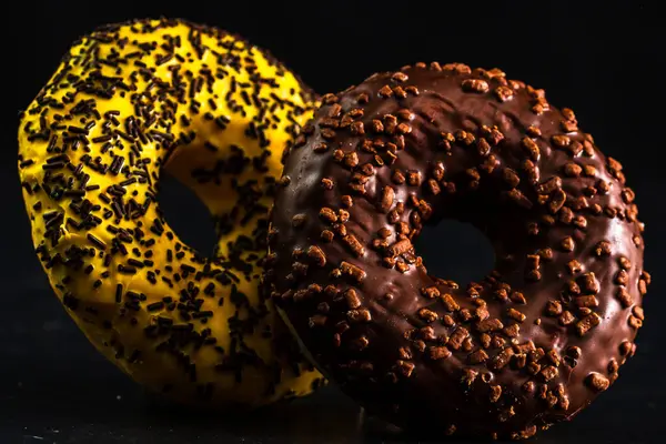 Donuts Vitrificados Com Polvilhas Isoladas Close Donuts Coloridos — Fotografia de Stock