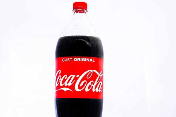 Frasco Plástico Coca Cola Isolado Sobre Fundo Branco Fotografia Editorial — Fotografia de Stock