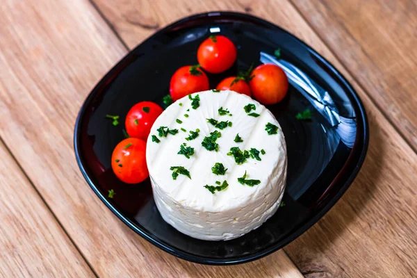 Tasty White Cheese Spices Cherry Tomatoes Cutting Board — Stock Photo, Image