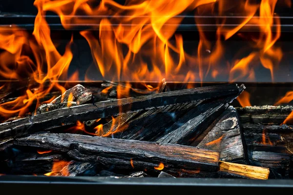 Barbacoa Parrilla Con Fuego Abierto Caliente Brillante Llameante Con Llama — Foto de Stock