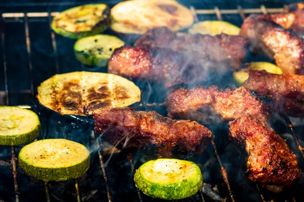 Grillen Vlees Broodjes Genaamd Mici Mititei Met Groenten Char Barbecue — Stockfoto