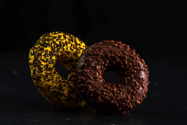 Donuts Glacés Avec Des Aspersions Isolées Gros Plan Beignets Colorés — Photo