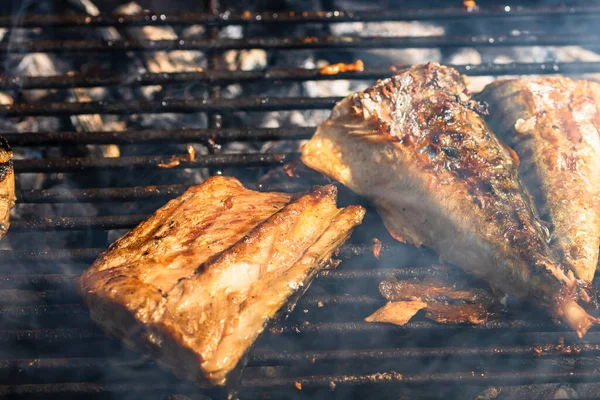 Grillowana Makrela Dymem Grillu Węglowym — Zdjęcie stockowe