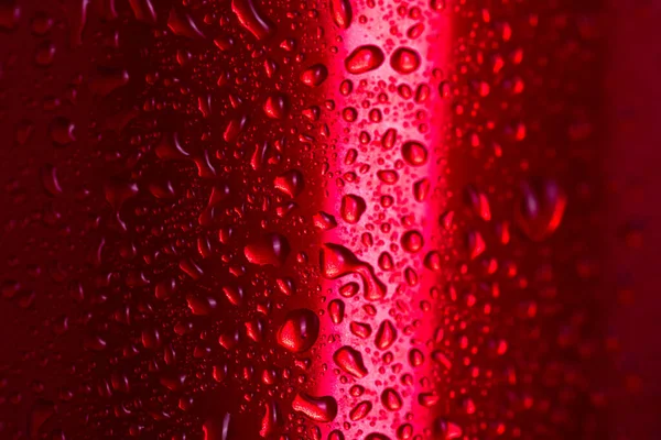 Water Droplets Red Metallic Can — Stock Photo, Image