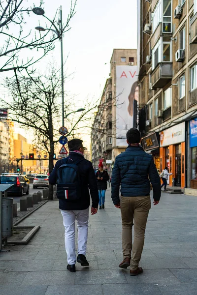 Personas Moviéndose Caminando Por Las Calles Centro Bucarest Rumania 2021 — Foto de Stock