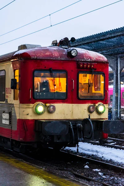 Вид Зимнего Поезда Трейн Платформе Северной Железнодорожной Станции Бухарест Gara — стоковое фото