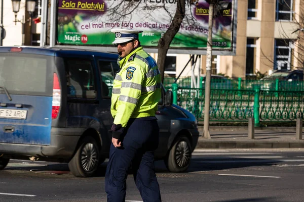 Polisagent Vid Rumäniens Trafikpolis Politia Rutiera Som Leder Trafiken Rusningstid — Stockfoto