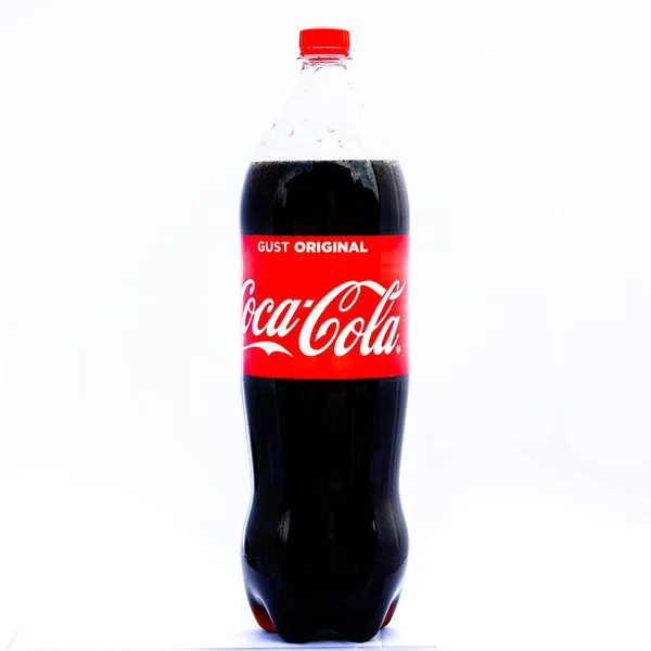 Coca Cola Plastflaska Isolerad Vit Bakgrund Illustrativ Redaktionell Bild Fotograferad — Stockfoto