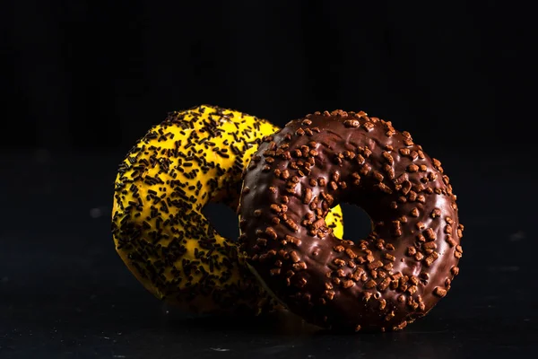 Glasierte Donuts Mit Streusel Isoliert Nahaufnahme Von Bunten Donuts — Stockfoto