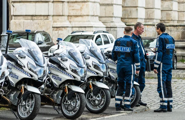 Агент Полиции Мотоцикле Румынская Полиция Politia Rutiera Автомобиль Патрулирования Улиц — стоковое фото