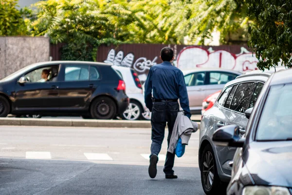 Άνθρωποι Μετακινούνται Πεζοί Περπατούν Στην Περιοχή Του Κέντρου Του Βουκουρεστίου — Φωτογραφία Αρχείου