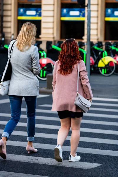 Pessoas Movimento Pedestres Andando Centro Cidade Bucareste Romênia 2021 — Fotografia de Stock
