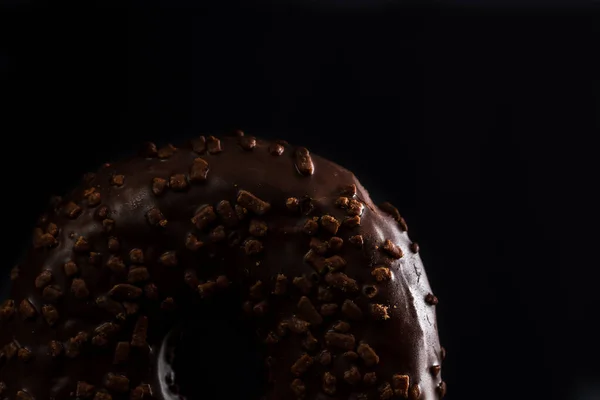 Frescas Rosquillas Colores Sabrosos Con Salpicaduras Sobre Fondo Negro — Foto de Stock