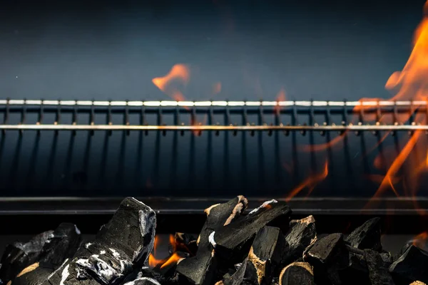 Barbacoa Parrilla Con Fuego Abierto Caliente Brillante Llameante Con Llama — Foto de Stock