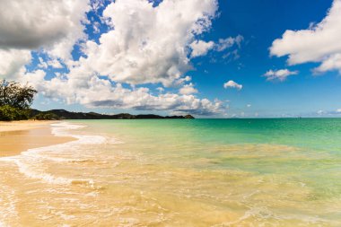 Antigua ve Barbuda Adası 'ndaki plaj, Karayip Denizi' ndeki Batı Hint Adaları