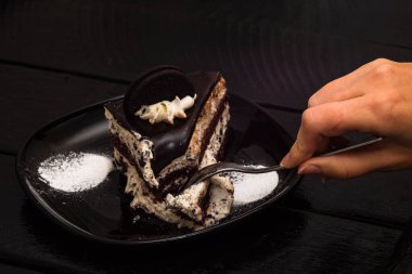 Çikolatalı mus tatlısı. Çikolatalı kek.