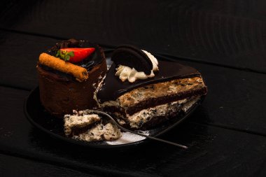 Çikolatalı mus tatlısı. Çikolatalı kek.