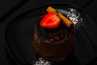 Çikolatalı mus tatlısı. Çikolatalı kek.