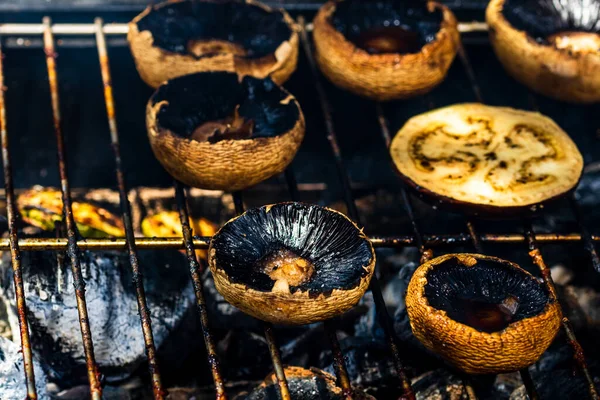 Cogumelos Champignon Saborosos Legumes Sendo Cozidos Grelha Carvão — Fotografia de Stock