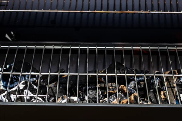 Barbacoa Parrilla Con Fuego Abierto Caliente Brillante Llameante Con Llama — Foto de Stock