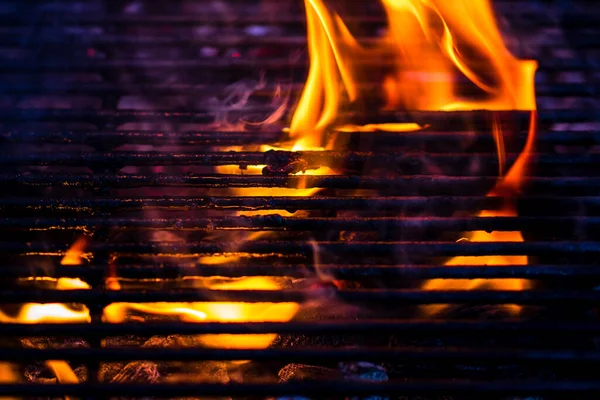 Churrasqueira Carvão Quente Vazia Com Chama Brilhante — Fotografia de Stock