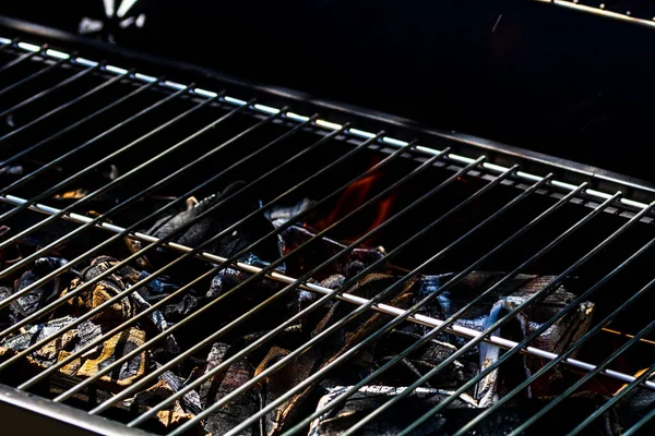 Barbacoa Parrilla Con Fuego Abierto Caliente Brillante Llameante Con Llama — Foto de Stock