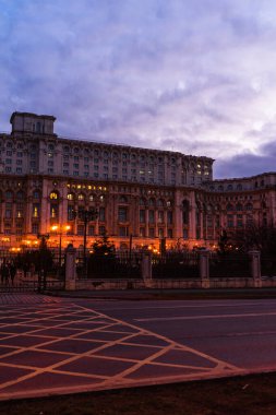 Romanya 'nın başkenti Bükreş' teki Parlamento Sarayı (Palatul Parlamentului) 2020