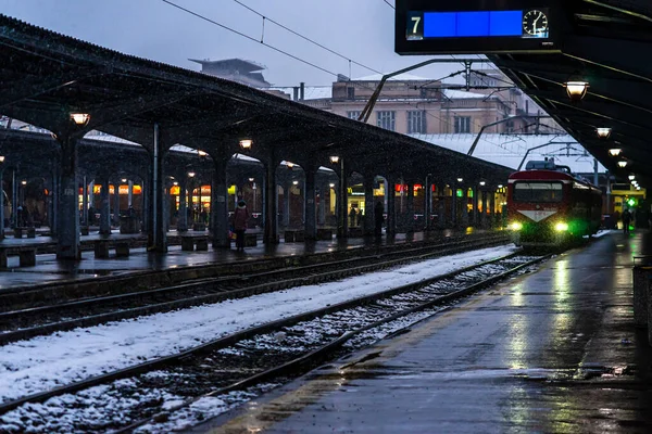 Zimní Pohled Vlak Vlak Nástupišti Bukurešti Severní Nádraží Gara Nord — Stock fotografie