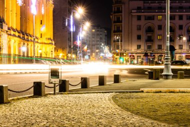 Romanya 'nın başkenti Bükreş' te hafif patikalar ve gece fotoğrafları