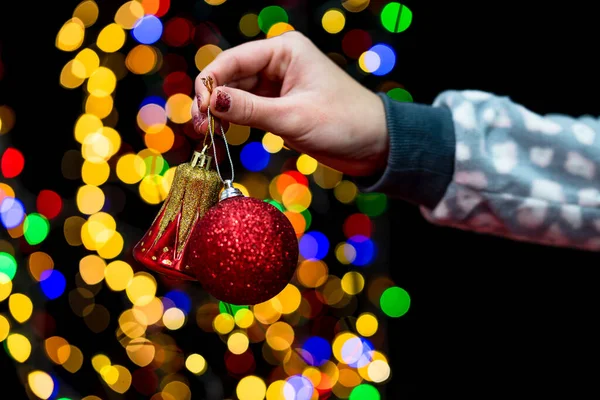 Vrouwenhanden Houden Kerstversiering Vast Kerst Nieuwjaar Vakantie Achtergrond Winter Seizoen — Stockfoto