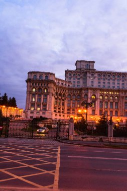 Romanya 'nın başkenti Bükreş' teki Parlamento Sarayı (Palatul Parlamentului) 2020