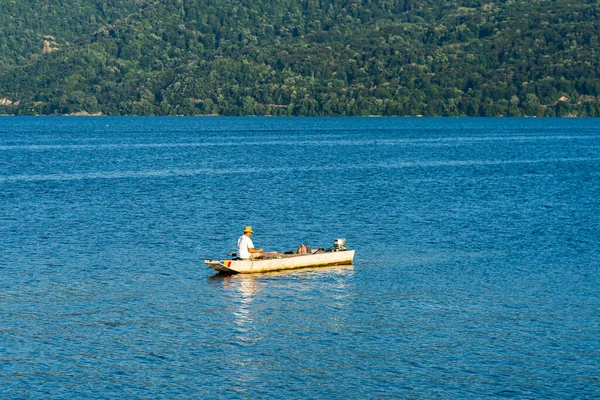 Man Boat Relaxing Fishing Danube River Sunny Day Orsova Romania — Stock Photo, Image