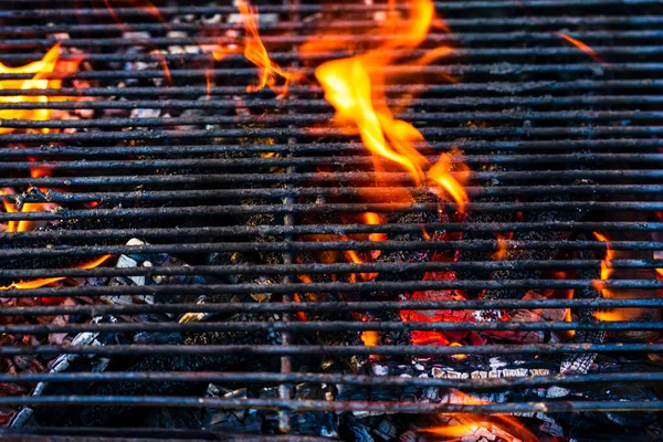 Empty Hot Charcoal Barbecue Grill Bright Flame Hot Burning Grill — Stock Photo, Image