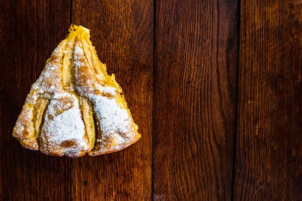 Tarta Manzana Rodajas Con Canela Sobre Mesa Madera Rústica — Foto de Stock