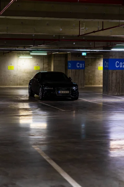 Parking Intérieur Garage Avec Quelques Voitures Garées Parking Souterrain Bucarest — Photo