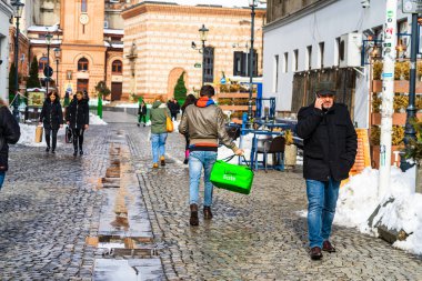 Uber, Romanya 'nın Bükreş kentinde bir kış günü yemek dağıtıyor, 2021
