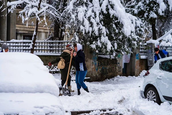 Remoção Neve Trabalhador Limpando Estrada Nevada Bucareste Roménia 2021 — Fotografia de Stock