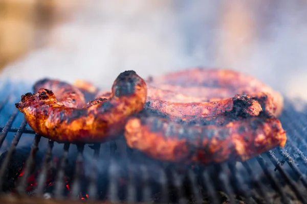 Salchichas Parrilla Parrilla Deliciosas Salchichas Parrilla Carbón — Foto de Stock