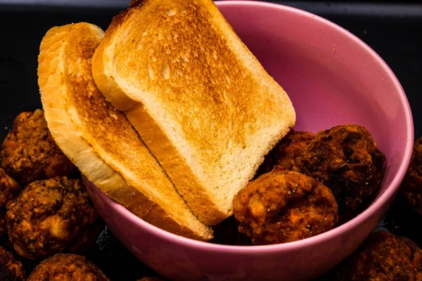 Detalhe Almôndegas Fritas Frescas Com Pão — Fotografia de Stock