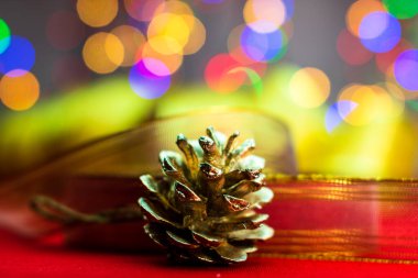 Dekorasyon ve bokeh ligths arkaplanlı Noel konsepti