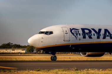 Commercial passenger jet airliner, Ryan Air