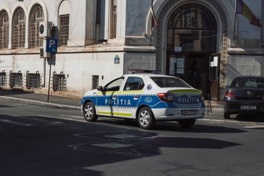 Romanya 'nın başkenti Bükreş' te yoğun saatlerde Romen Polis Arabası trafikte